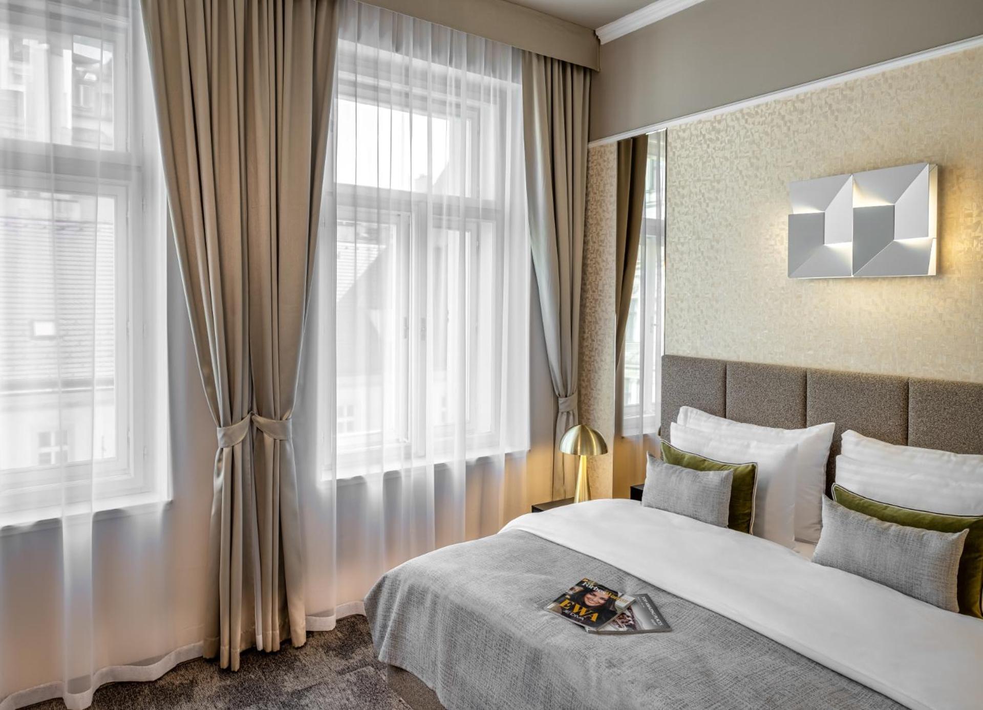 Hotel Maestro By Adrez Прага Экстерьер фото